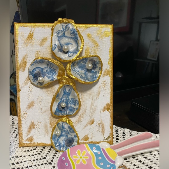 HANDMADE EASTER DECOUPAGE OYSTER SHELL CROSS. - Picture 9 of 13